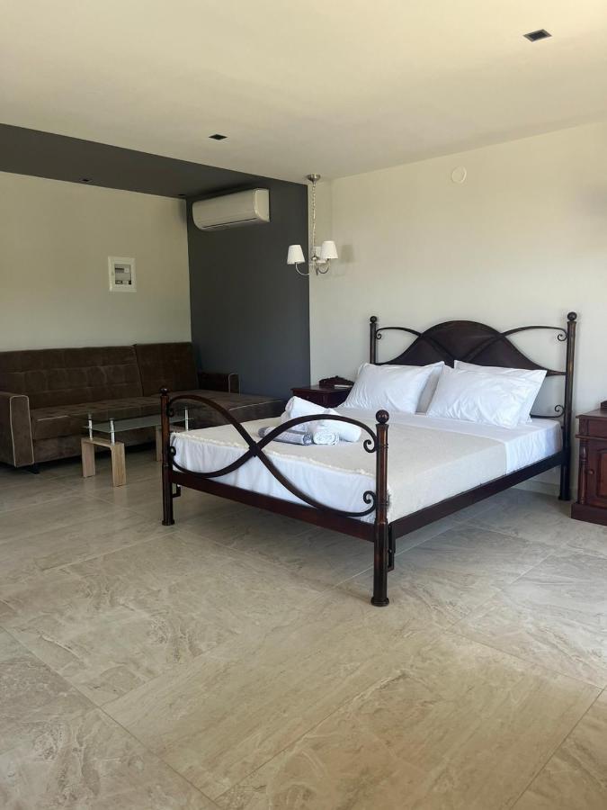 Suites Ris Néa Péramos Exterior foto